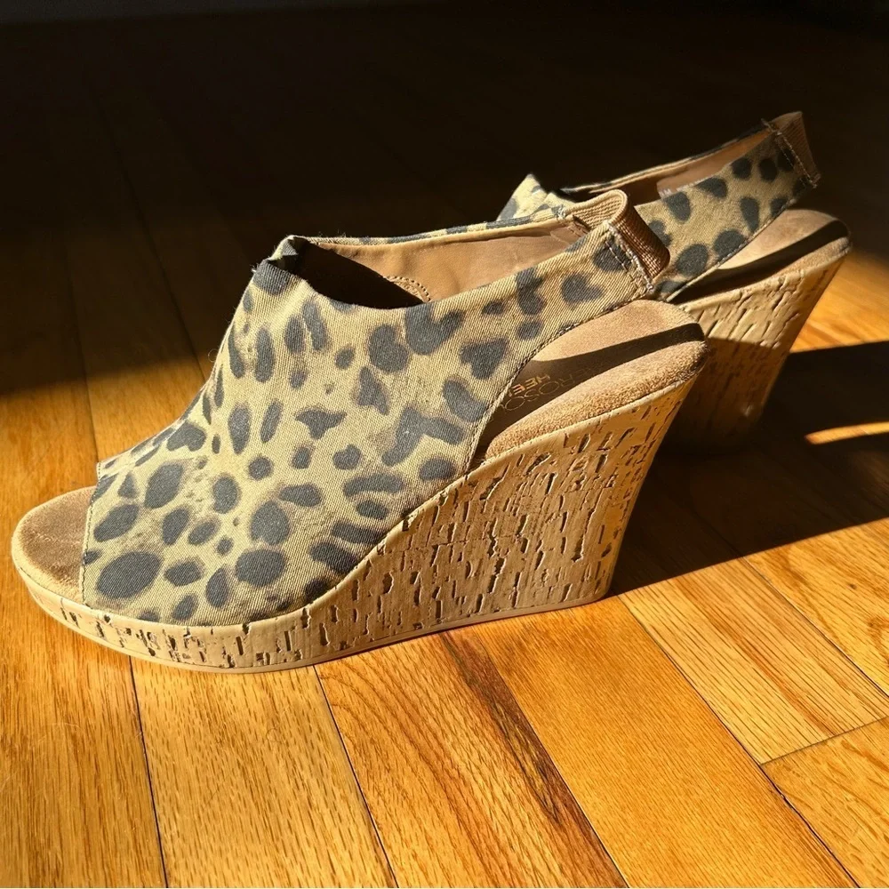 Aerosoles HeelRest Animal Print Sling Back, Peep Toe Espadrille Sandals. Size 8